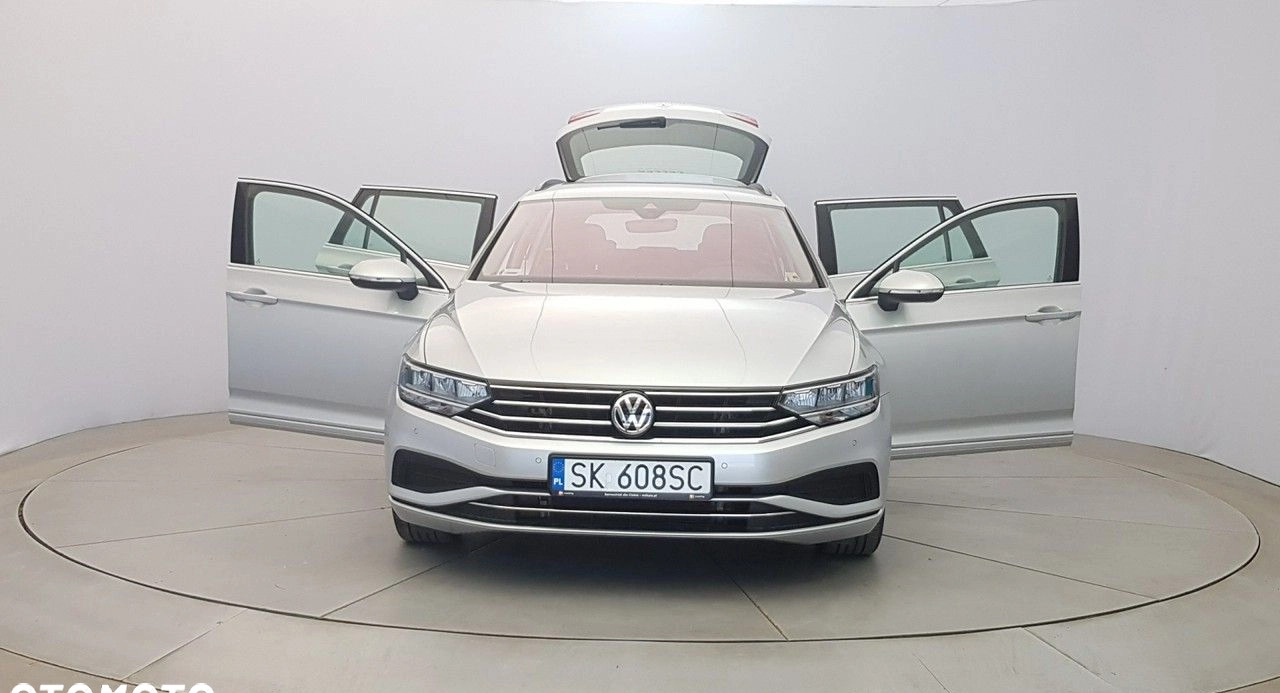 Volkswagen Passat cena 126900 przebieg: 74000, rok produkcji 2019 z Golina małe 562